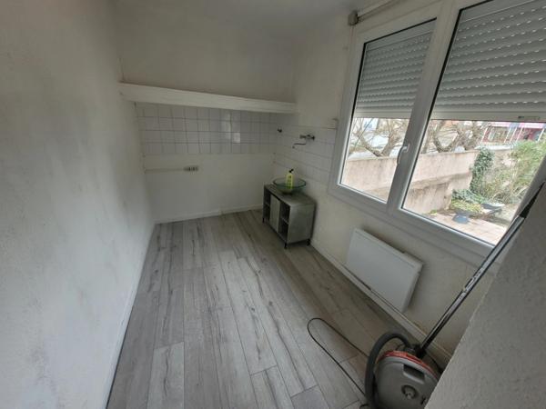 Local/bureau à vendre ALES (30) local professionnel entierement renové bureau / cabinet médical ou para-médicale 86m² environ au RDC