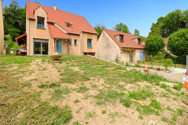 Maison individuelle de 124 m² - 6 pièces - Quartier Le Village à Jouy-le-Moutier (95280)
