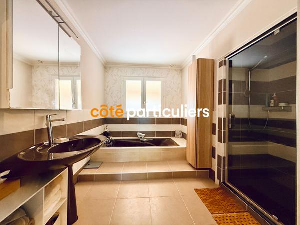 Vente Maison214 m² - 7 Pièces - AGNEAUX (50180)