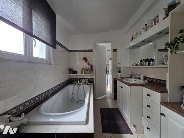 Maison de ville quartier Jacquart - type 5/6 de 130m² avec cour