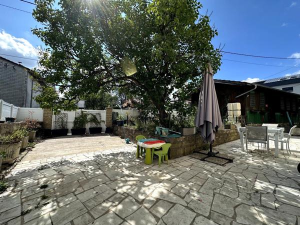 Maison - 7 pièces - 227m²