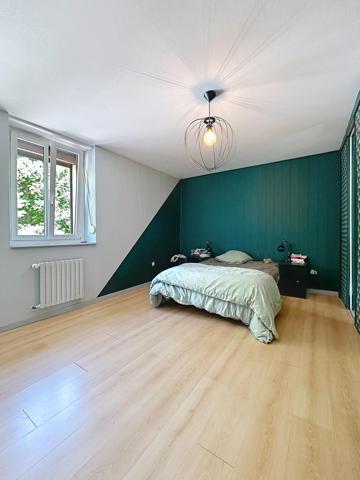 Maison - 7 pièces - 227m²