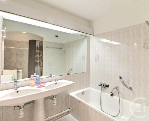 Appartement F3 Bis à vendre  4 pièces - 85,99 m2 ST RAPHAEL - 83