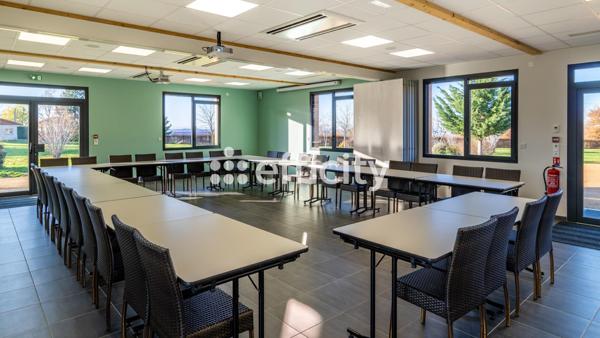 Local Commercial 42 pièces - 600 m²