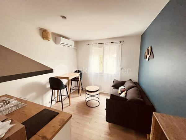 Au calme, dans une petite copropriété à faibles charges, retrouvez ce studio entièrement rénové, vendu meublé. Chauffage électrique. 
Idéal investisseur ou premier achat !