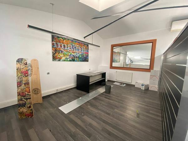 Opportunité unique à La Ravoire - Local de 450 m² idéalement situé