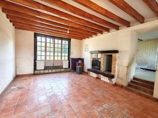 Au coeur d'un petit hameau, maison de campagne, ses dépendances et son terrain.