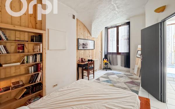 Appartement à vendre    2 pièces • 65 m2 Aubenas