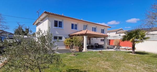 Maison sur sous sol semi enterré