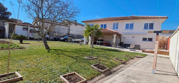 Maison sur sous sol semi enterré