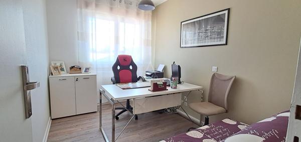 Maison sur sous sol semi enterré