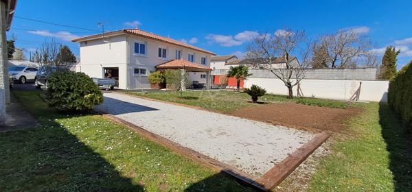 Maison sur sous sol semi enterré