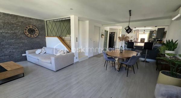 🏡 BSK IMMOBILIER – VALÉRIE BARBIERI vous propose à la vente cette magnifique maison de village entièrement rénovée ! 🏡

✨ Le charme de l'ancien allié au confort moderne ✨

Au cœur d'un village provençal plein de caractère, découvrez cette superbe maison de village entièrement rénovée avec goût, offrant de beaux volumes, une grande terrasse et des prestations recherchées.
Élevée sur plusieurs niveaux, cette maison clé en main séduira les amateurs d'authenticité à la recherche d'un bien sans travaux, idéal en résidence principale, secondaire ou pour un investissement locatif de qualité.

Une distribution fonctionnelle et agréable :
🔹 Rez-de-chaussée
Une entrée accueillante, un grand garage ainsi qu'un vaste atelier offrant de nombreuses possibilités de rangement, de stockage ou d'aménagement.

🔹 1er étage
Une belle pièce de vie lumineuse comprenant un salon et une salle à manger ouverts sur une cuisine moderne entièrement aménagée et équipée. Cet espace convivial donne accès à une grande terrasse, véritable prolongement de la maison pour profiter des beaux jours en toute intimité.

🔹 2ème étage
Deux chambres confortables ainsi qu'une salle d'eau moderne et fonctionnelle. Une salle de bain, un dressing.

🔹 Dernier niveau
Des combles aménagés offrant une pièce supplémentaire pouvant accueillir selon vos besoins un bureau, une chambre d'appoint, un espace détente, une salle de jeux ou un atelier créatif.

Les points forts de cette maison :

💛 Maison entièrement rénovée – aucun travaux à prévoir
💛 Grande terrasse, un véritable atout rare pour une maison de village
💛 Grand garage et atelier
💛 Beaux volumes et excellente optimisation des espaces
💛 Charme et authenticité préservés
💛 Bien clé en main
💛 Faibles contraintes d'entretien
💛 Idéal résidence principale, secondaire ou investissement locatif

📍 Située dans un environnement agréable, à proximité des commodités et de la vie du village, cette maison offre un cadre de vie chaleureux et authentique au cœur de la Provence.

✨ Un bien rare sur le marché qui saura séduire les amateurs de caractère et de confort.

📞 Contactez-moi dès maintenant pour organiser une visite et découvrir tout le potentiel de cette charmante maison.
Visites possibles 7 jours sur 7, week-ends et jours fériés inclus sur rendez-vous.