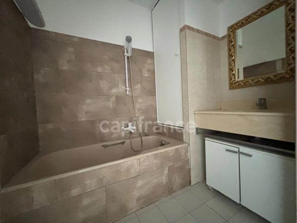 Appartement à vendre 2 pièces LE CANNET (06), grande terrasse cave, possibilité garage en sous-sol !