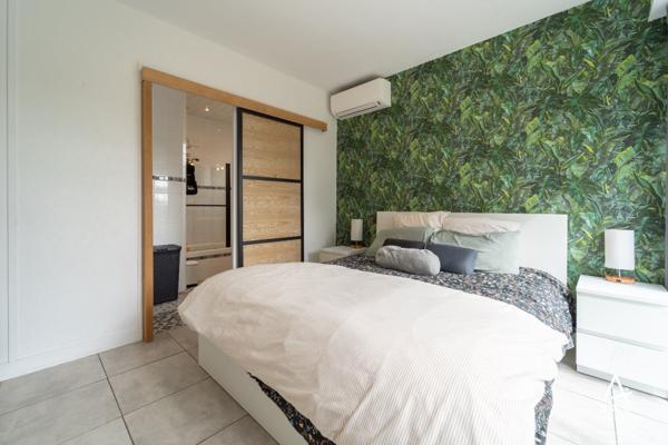 Maison d'architecte familiale avec pisine, un T2 et un terrain arboré