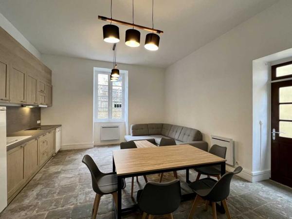 Maison ancienne - Saint-cyprien Bel immeuble ancien : Appartement rénové en plein cœur de SAINT-CYPRIEN et ses commerces (2 chambres, terrasse)