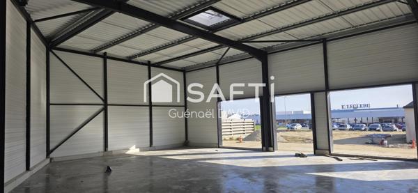 LOCAL COMMERCIAL DE 140 M2 EN ZONE COMMERCIALE DYNAMIQUE