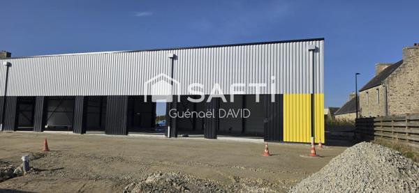 LOCAL COMMERCIAL DE 140 M2 EN ZONE COMMERCIALE DYNAMIQUE