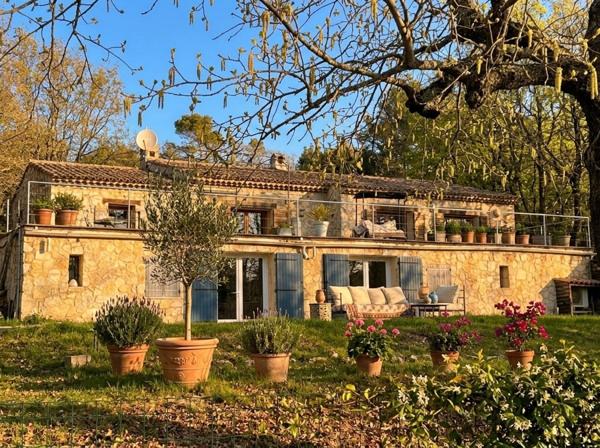 Villa provençale de plain-pied avec piscine sur 5 000 m² – Secteur Forêt, proche Lac de Saint-Cassien