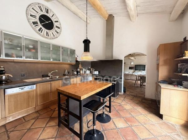 Villa provençale de plain-pied avec piscine sur 5 000 m² – Secteur Forêt, proche Lac de Saint-Cassien