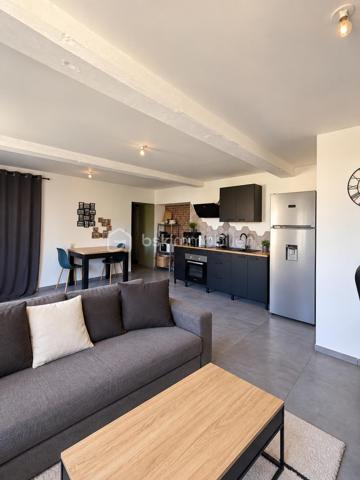 A découvrir sur la commune de Sourcieux Les Mines, cette charmante maison de ville de 64 M2, située au sein d'une petite copropriété de seulement 8 lots (ancien de corps de ferme restauré).

L'habitation, répartie sur le 1er et 2ème niveau, se compose d'une agréable pièce de vie de 29 M2 en double exposition, avec un espace  cuisine aménagée et une buanderie
 - Au 2ème et dernier étage deux chambres et une salle de bains-

A l'extérieur vous profiterez d'un jardin clôturé et privatif (environ 20 M2) ainsi que de deux places de stationnement privatives.

Véritable atout supplémentaire, une belle cave voutée d'environ 30 M2 au sol, offrant un fort potentiel et pouvant être reliée directement à l'habitation par un escalier.

Chauf indiv elec -  bien en excellent état.
Ecoles maternelle et primaire à proximité, avec Environnement très calme -  accès rapide vers Lentilly - 30 Minutes de Lyon - A89 à environ 10 minutes -
Une visite, un coup de coeur, un achat.....