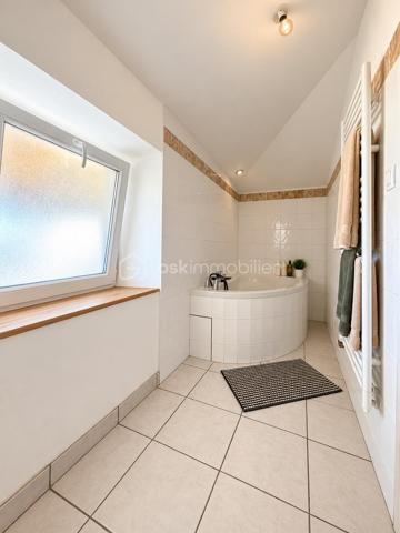 A découvrir sur la commune de Sourcieux Les Mines, cette charmante maison de ville de 64 M2, située au sein d'une petite copropriété de seulement 8 lots (ancien de corps de ferme restauré).

L'habitation, répartie sur le 1er et 2ème niveau, se compose d'une agréable pièce de vie de 29 M2 en double exposition, avec un espace  cuisine aménagée et une buanderie
 - Au 2ème et dernier étage deux chambres et une salle de bains-

A l'extérieur vous profiterez d'un jardin clôturé et privatif (environ 20 M2) ainsi que de deux places de stationnement privatives.

Véritable atout supplémentaire, une belle cave voutée d'environ 30 M2 au sol, offrant un fort potentiel et pouvant être reliée directement à l'habitation par un escalier.

Chauf indiv elec -  bien en excellent état.
Ecoles maternelle et primaire à proximité, avec Environnement très calme -  accès rapide vers Lentilly - 30 Minutes de Lyon - A89 à environ 10 minutes -
Une visite, un coup de coeur, un achat.....