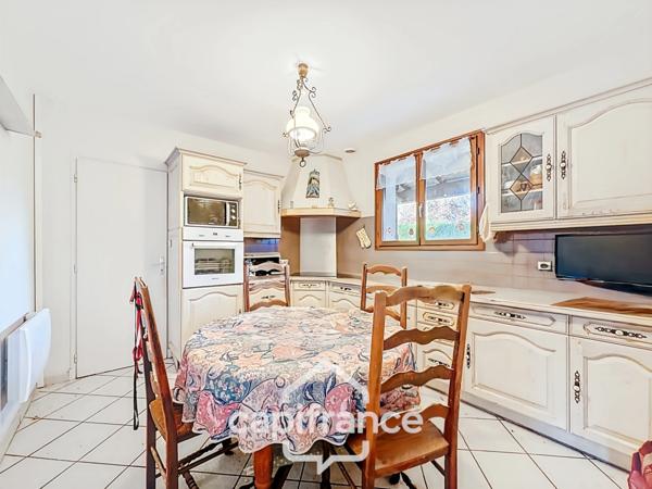 Maison de plain pied, double garage, 3 chambre, jardin clos