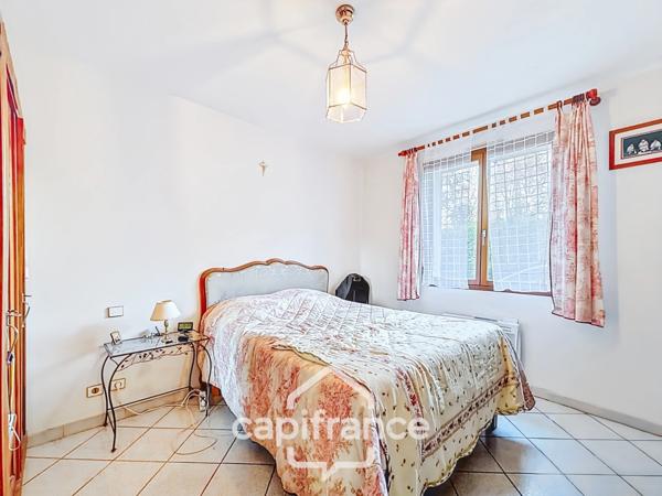 Maison de plain pied, double garage, 3 chambre, jardin clos