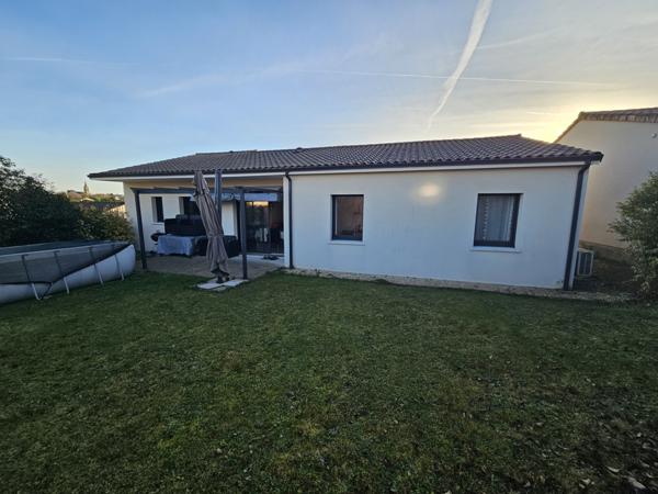 Montamisé, maison Plain pied de type 5 avec garage et jardin.