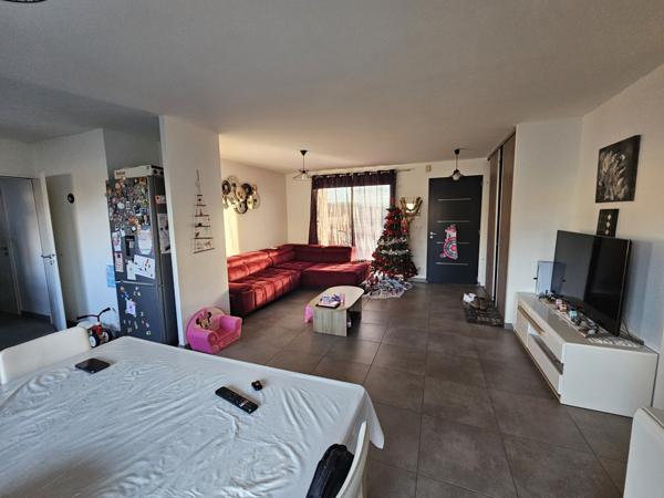 Montamisé, maison Plain pied de type 5 avec garage et jardin.