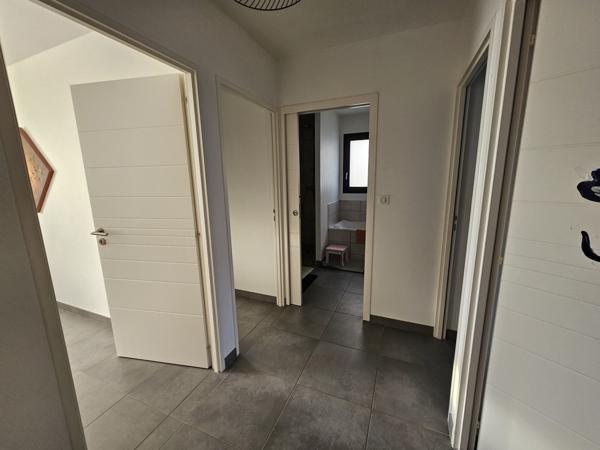 Montamisé, maison Plain pied de type 5 avec garage et jardin.