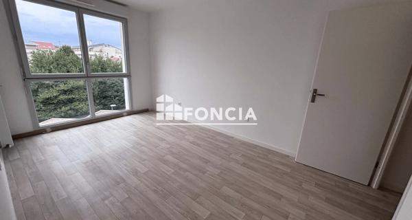 Location Appartement 4 pièces 69.35 m² - Mantes-la-ville 78711