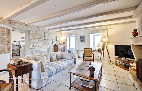 Maison de charme en pierre à vendre 6 pièces, 4 chambres à MARSILLY (17)