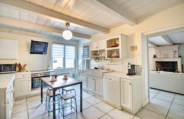 Maison de charme en pierre à vendre 6 pièces, 4 chambres à MARSILLY (17)