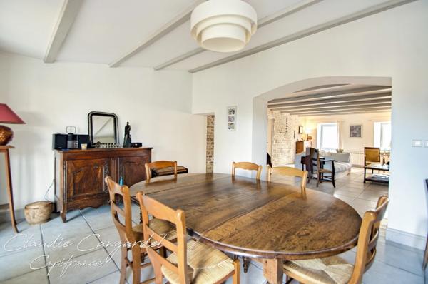 Maison de charme en pierre à vendre 6 pièces, 4 chambres à MARSILLY (17)