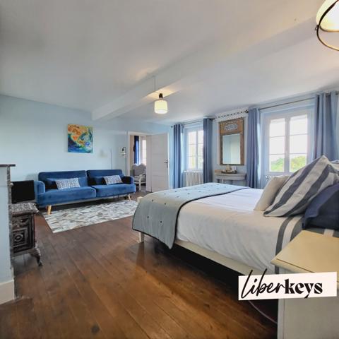 Maison de Maître Viticole du XIXᵉ siècle – Jardin à la française, ancien chai et piscine avec pool house