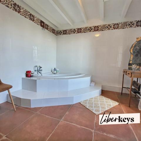 Maison de Maître Viticole du XIXᵉ siècle – Jardin à la française, ancien chai et piscine avec pool house