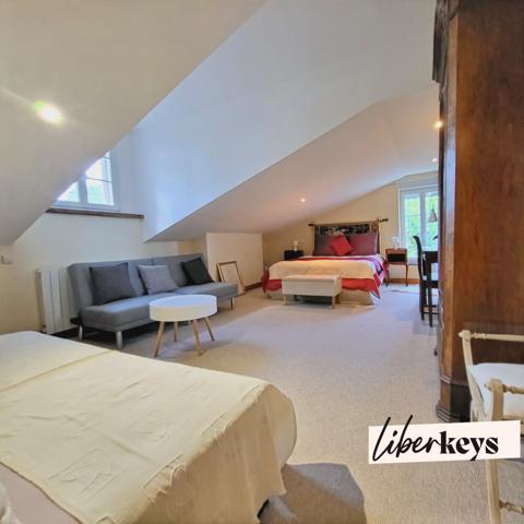 Maison de Maître Viticole du XIXᵉ siècle – Jardin à la française, ancien chai et piscine avec pool house