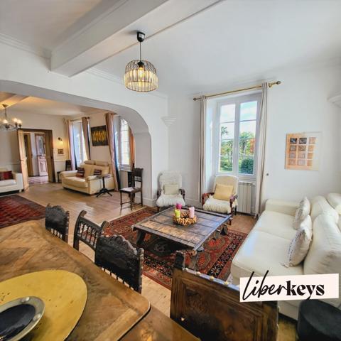 Maison de Maître Viticole du XIXᵉ siècle – Jardin à la française, ancien chai et piscine avec pool house