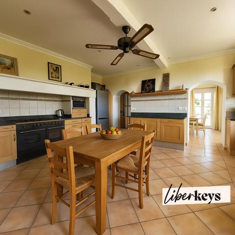 Maison de Maître Viticole du XIXᵉ siècle – Jardin à la française, ancien chai et piscine avec pool house