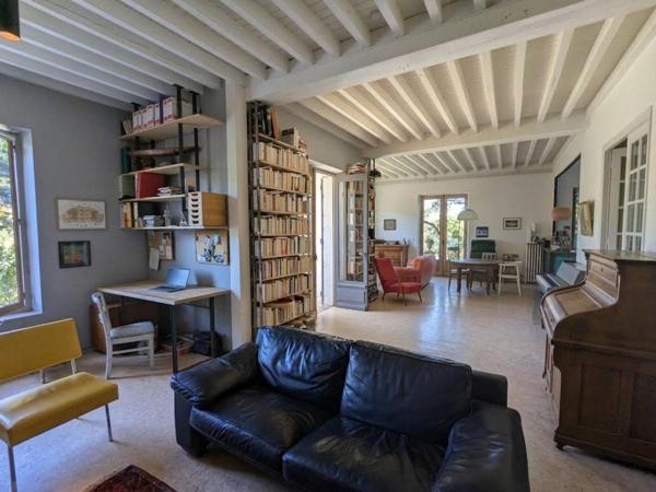 Maison à deux pas du centre sur le coteau