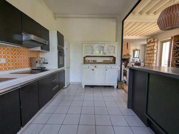 Maison à deux pas du centre sur le coteau