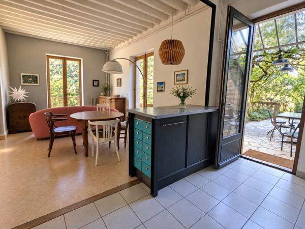 Maison à deux pas du centre sur le coteau