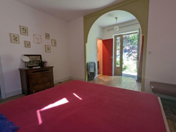 Maison à deux pas du centre sur le coteau