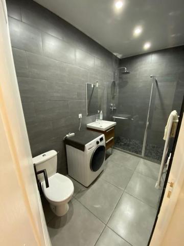 30.GARD/NIMES. Les jardins de la Fontaine.Magnifique appartement T3 entièrement rénové