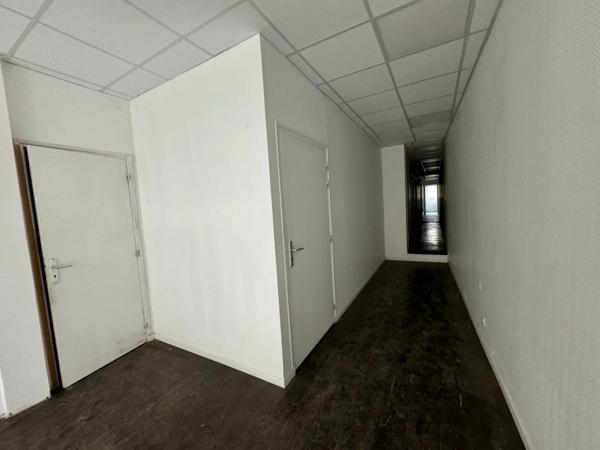 Location Local commercial 6 pièces à Saint-Quentin