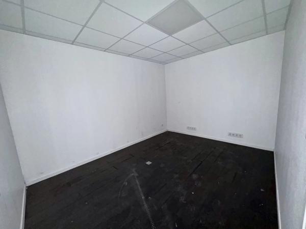 Location Local commercial 6 pièces à Saint-Quentin