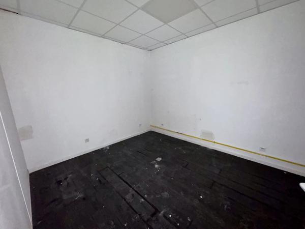 Location Local commercial 6 pièces à Saint-Quentin