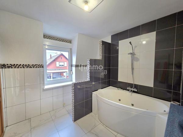 Maison mitoyenne 1O2 M² à Issenheim Terrain 275 m²