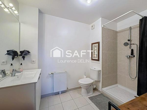 PROCHE TOUTE COMMODITE ! BEL APPARTEMENT LUMINEUX avec son balcon (parking en sous-sol) : à venir visiter vite  !